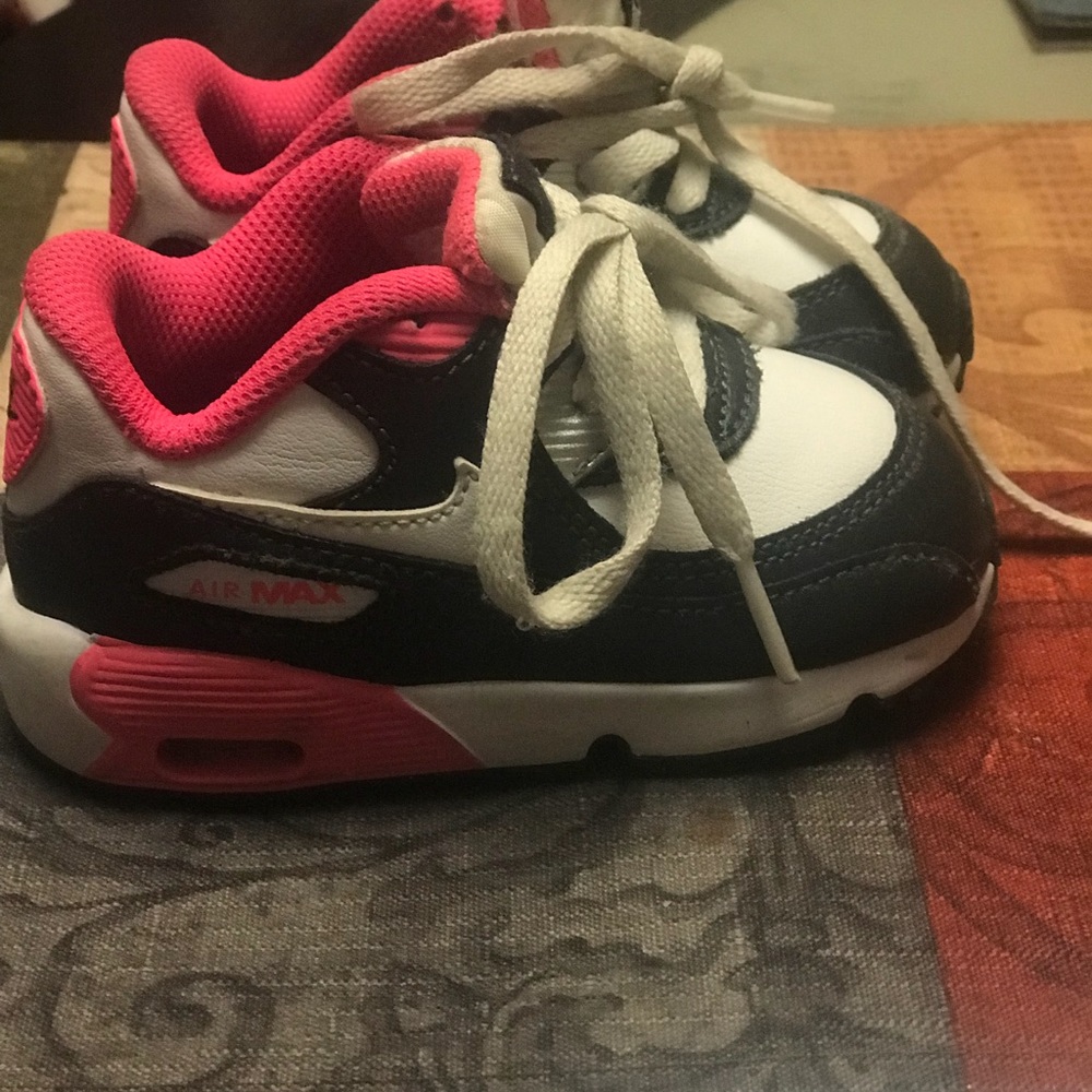 Nike - Picture 2 of 2